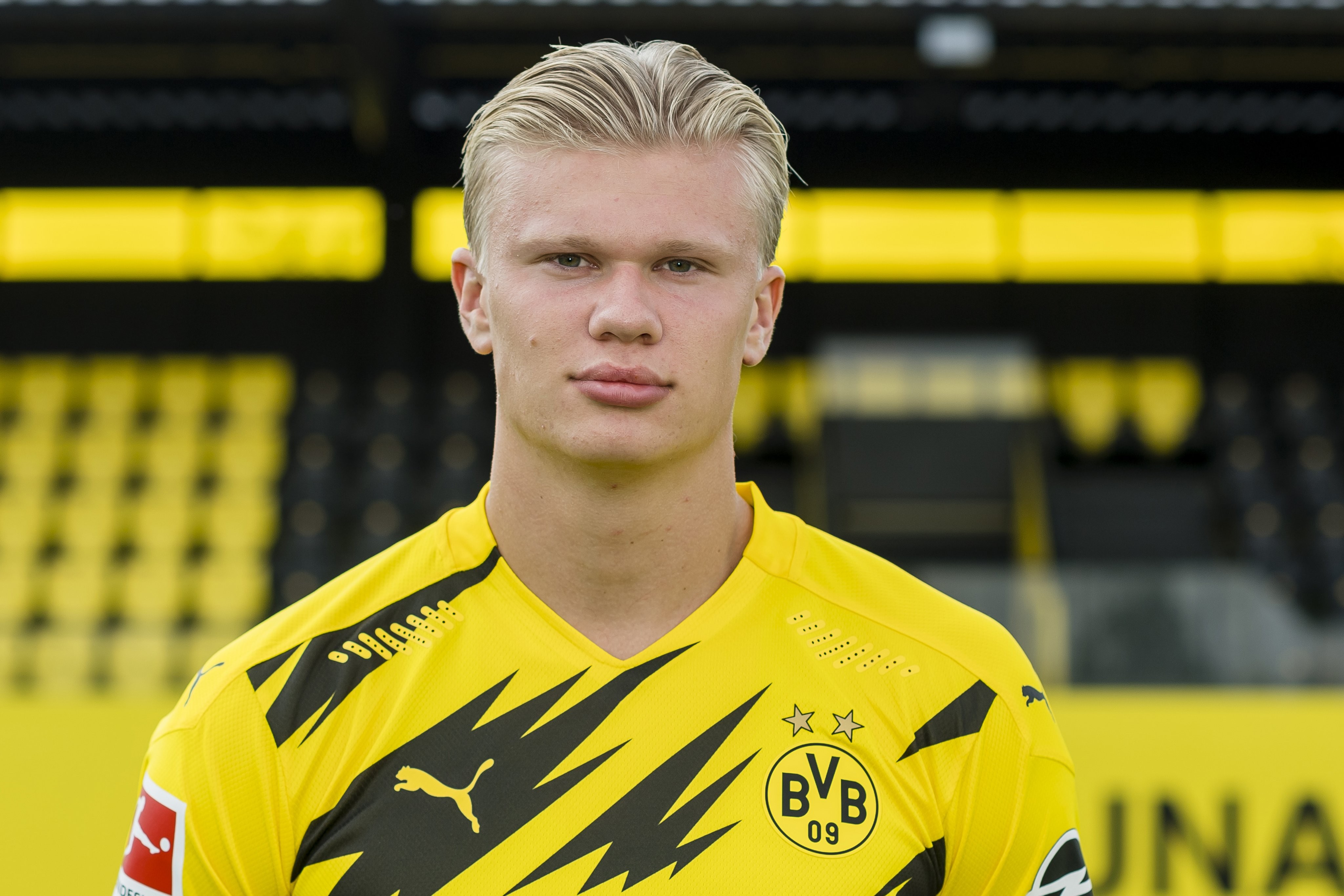 华夏幸福旧将许小龙：金元时代单场三、五百万的奖金很常见（华夏幸福前将许小龙谈金元时代：单场拿三五百万元奖金并不罕见）