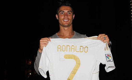 巴特萨吉感谢球迷支持，庆祝球队重要胜利（巴特萨吉向球迷致谢，欢庆球队关键胜利）