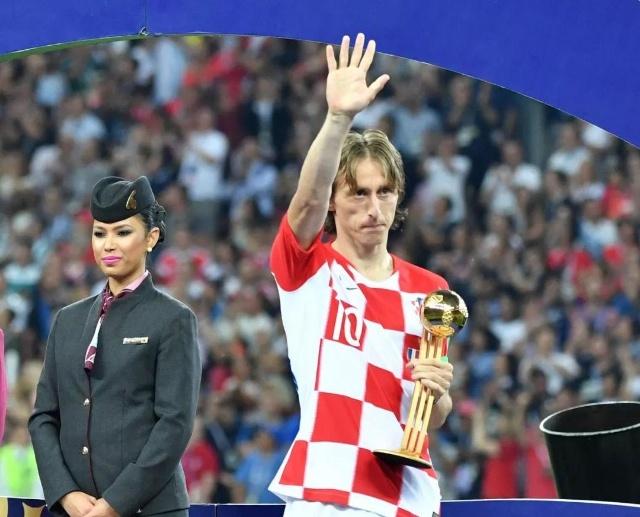 罗体：米兰冬窗寻找吉鲁式中锋，目前正评估菲尔克鲁格