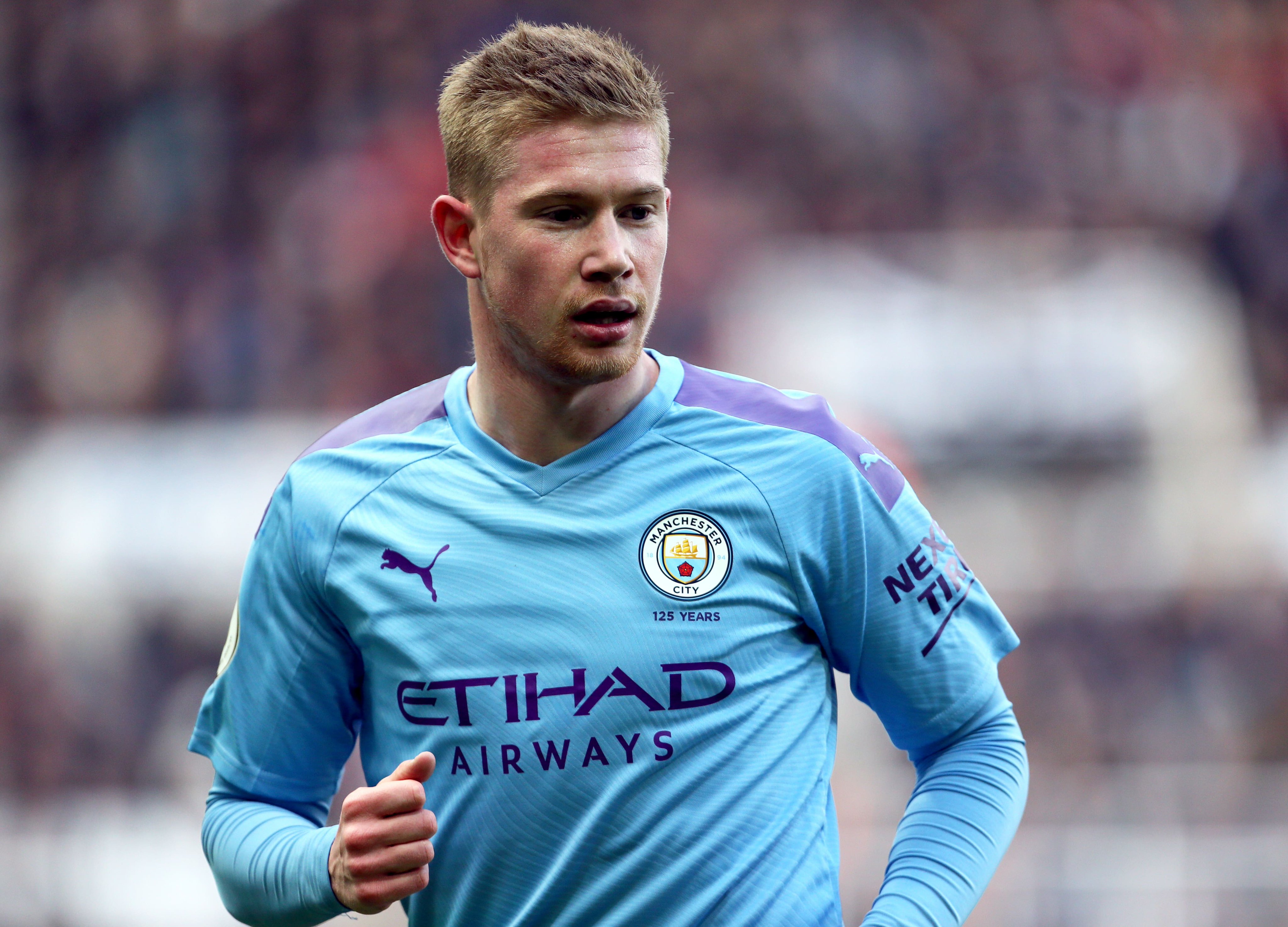 库里三分雨再现，对手毫无办法（库里再掀三分风暴，对手束手无策）