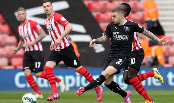 传记作者：莱万年少时常因身材自卑；他与渣叔的关系起初不好（传记作者称：莱万少年因身材自卑，与渣叔起初关系不佳）