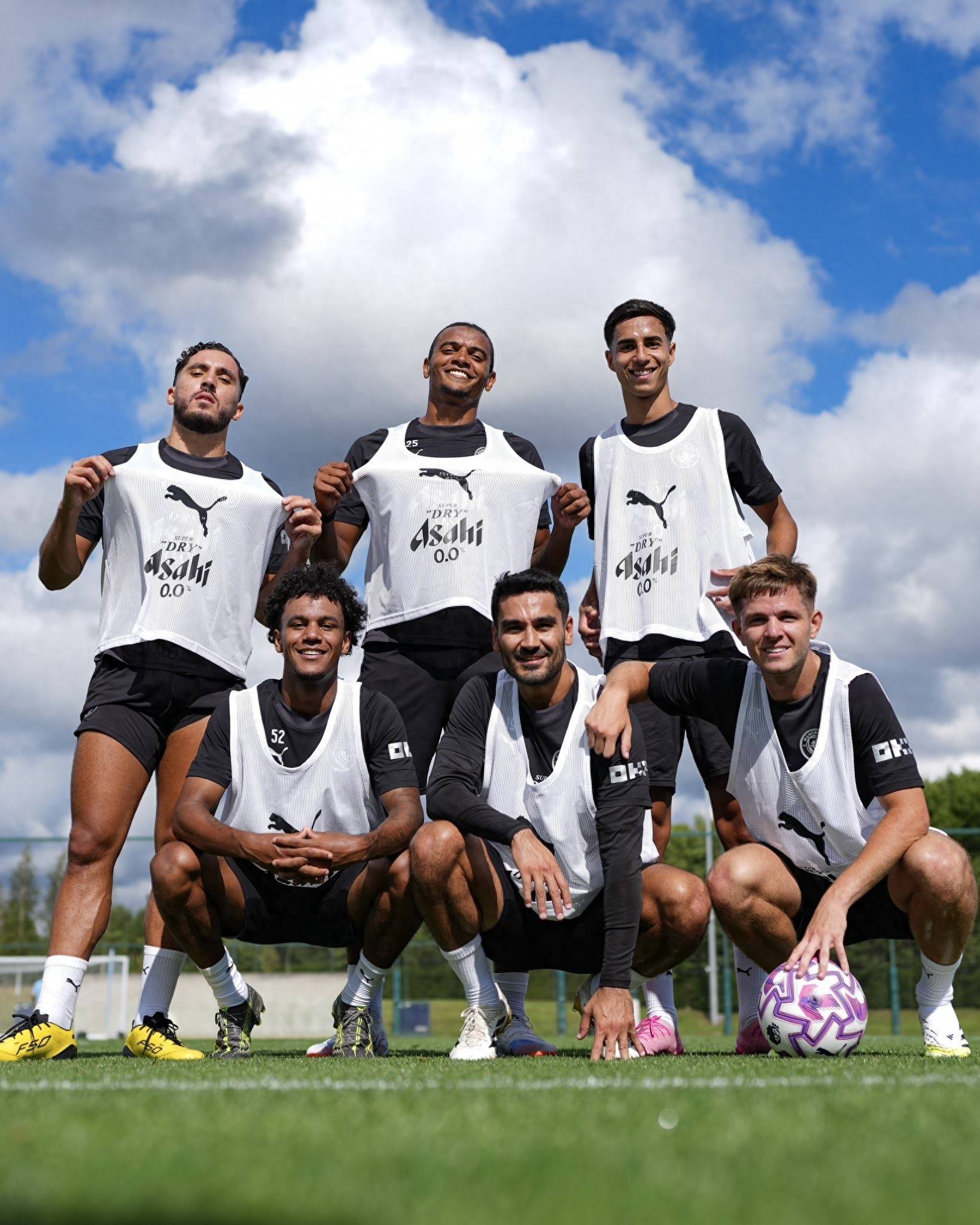 记者：蒯纪闻左臂疑似骨裂，刘浩帆膝盖内侧副韧带出现伤病（据报道，两名球员受伤：一人疑似左臂骨裂，另一人膝内侧副韧带受损）