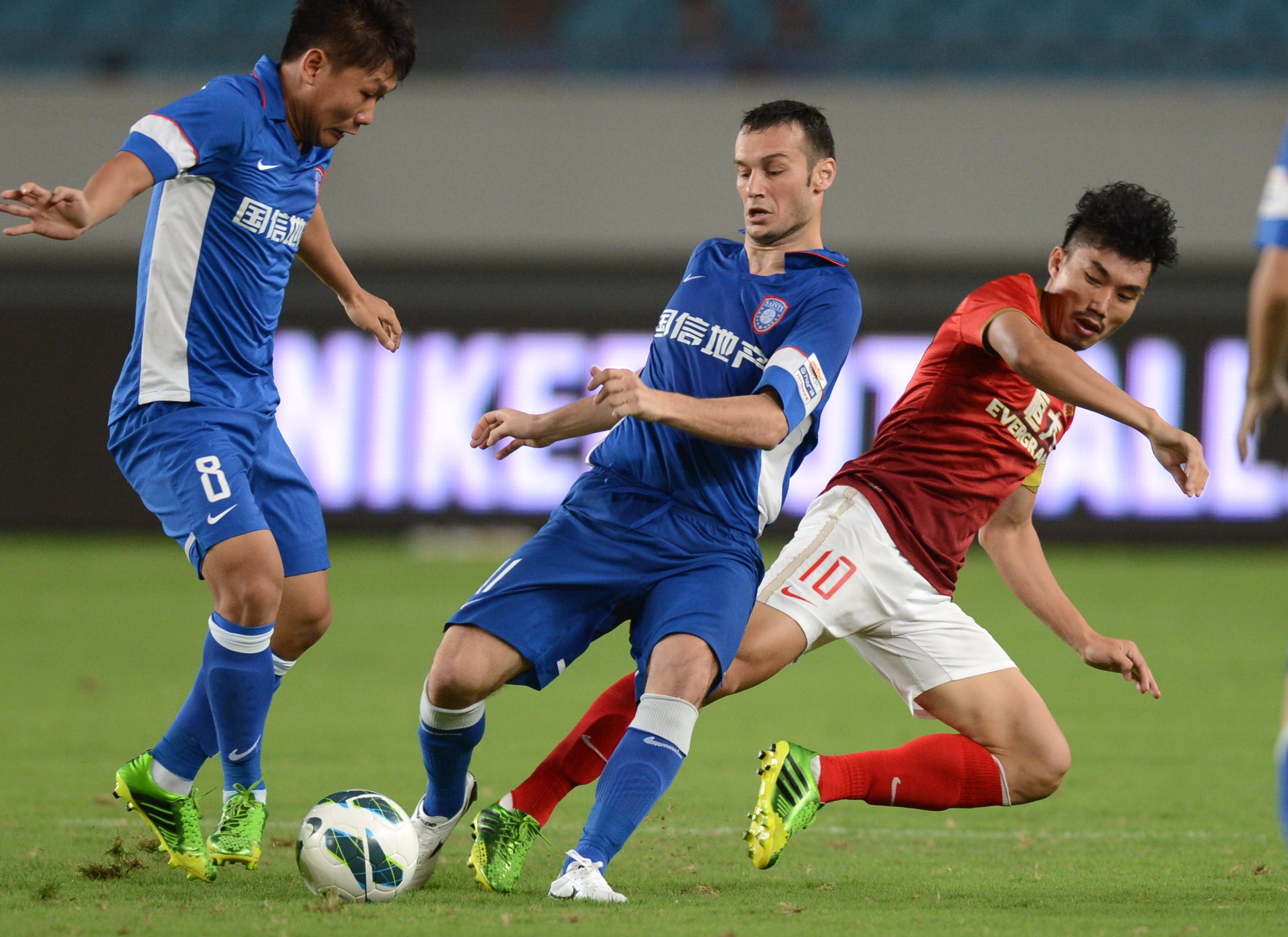 李嗣镕：大家都没想到我首秀进球，下来都恭喜我（李嗣镕：首秀破门出乎意料，赛后大家纷纷恭喜我）