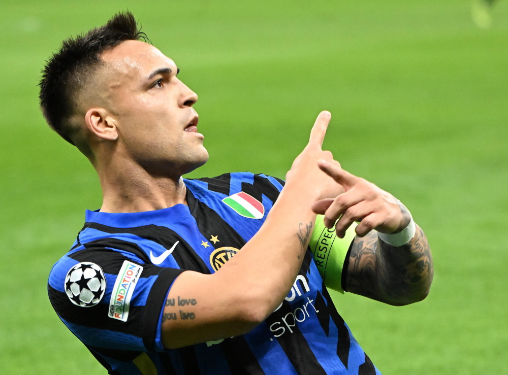 体育精神，霍伊伦祝贺麦克托米奈和苏格兰晋级世界杯（霍伊伦致贺麦克托米奈与苏格兰晋级世界杯，彰显体育精神）