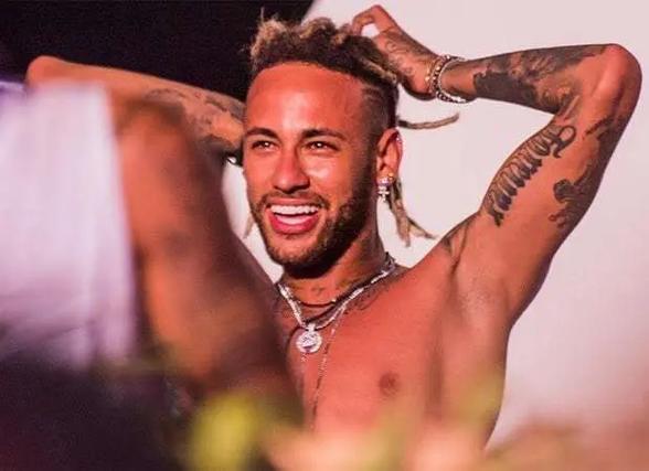 库尼亚赛后向老东家狼队球迷鼓掌致谢（库尼亚赛后鼓掌致谢前东家狼队球迷）