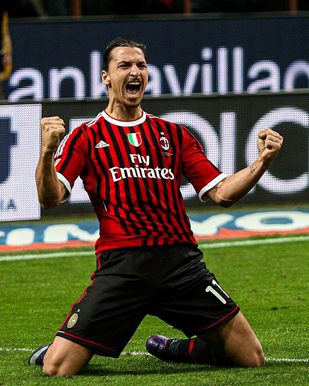 自杀事件后两年，贝卡-贝卡重回赛场并再度取得进球（自杀风波过去两年，贝卡-贝卡重返赛场再度破门）