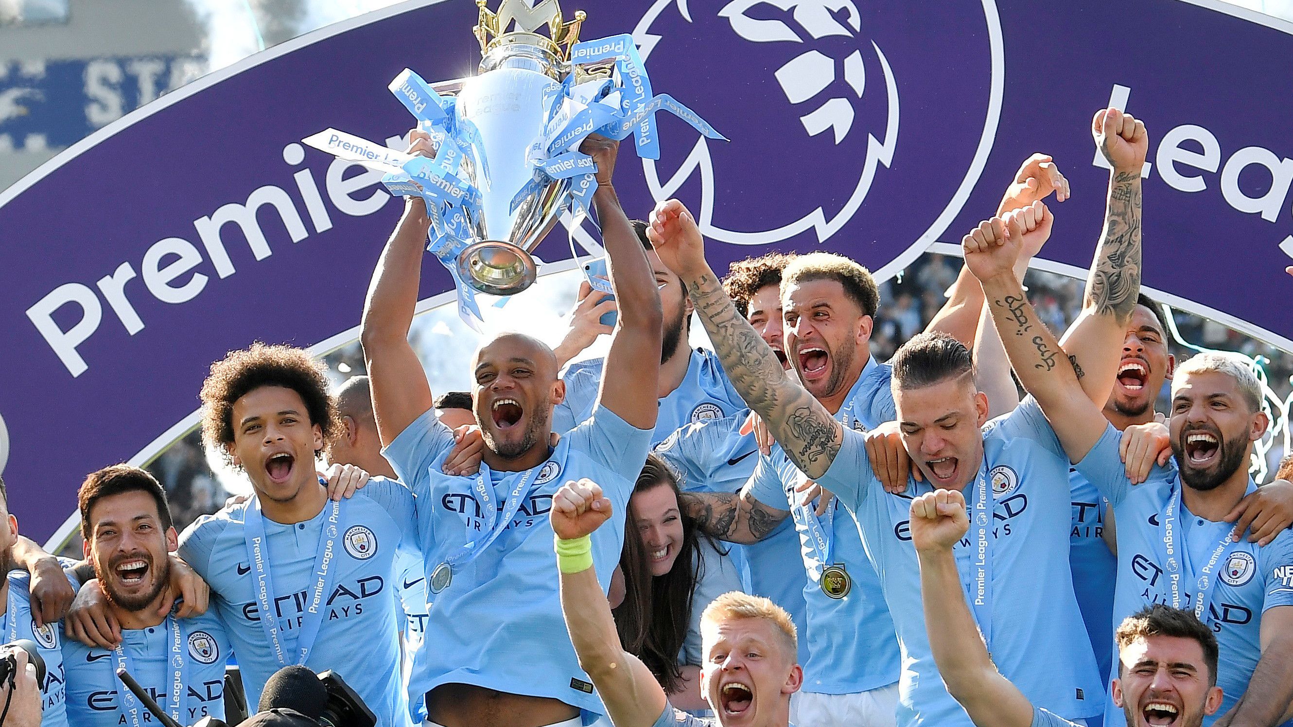 阿德里亚诺：感谢球迷还称我为皇帝；伊布是我合作过最强队友（阿德里亚诺：感谢球迷仍称我“皇帝”，伊布是我生涯最强队友）