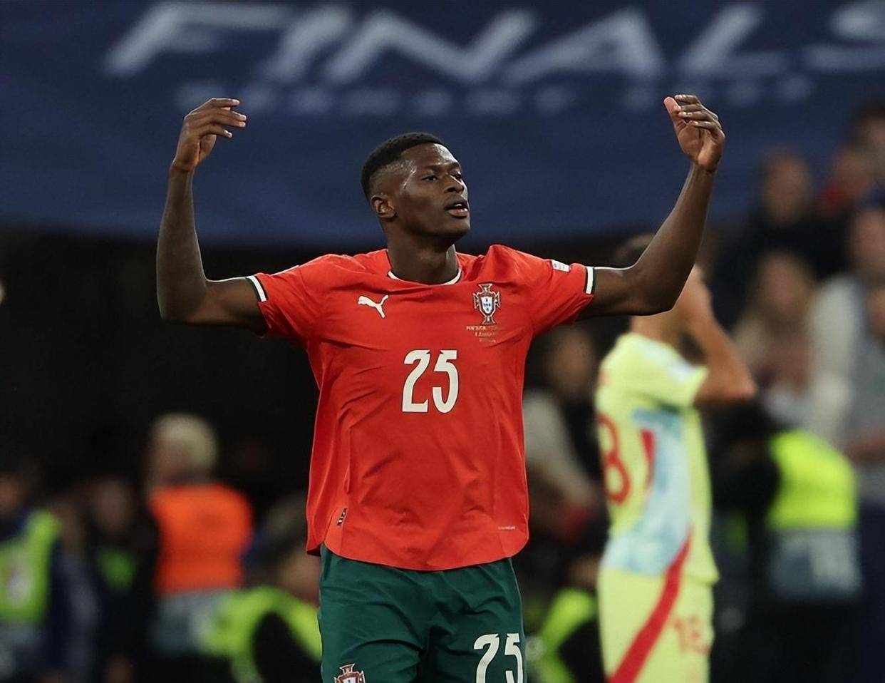 杜伦和康宁汉姆是近10年活塞首对同时砍30分两双的二人组（杜伦、康宁汉姆成活塞近10年首对同场30+两双组合）