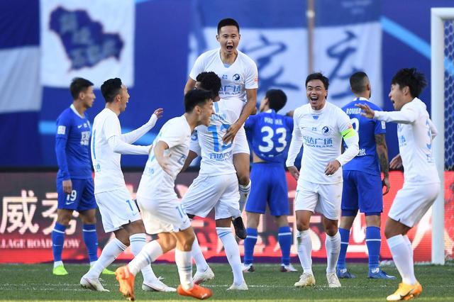 许尔勒：踢球的各种要求让我觉得不是我的生活，所以选择退役（难以认同被诸多要求束缚的足球生活，许尔勒选择退役）