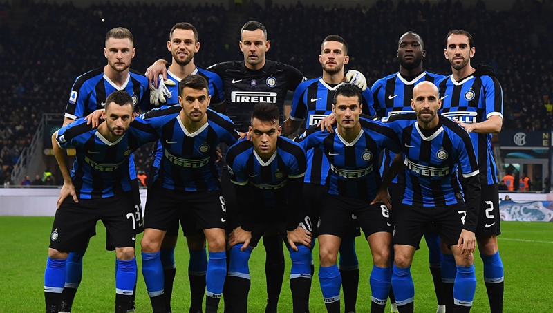 邮报评曼联近5年引援TOP30：姆伯莫第1，C罗第4，桑乔垫底（曼联近五年引援30强榜出炉：《邮报》评姆伯莫登顶，C罗第4，桑乔垫底）