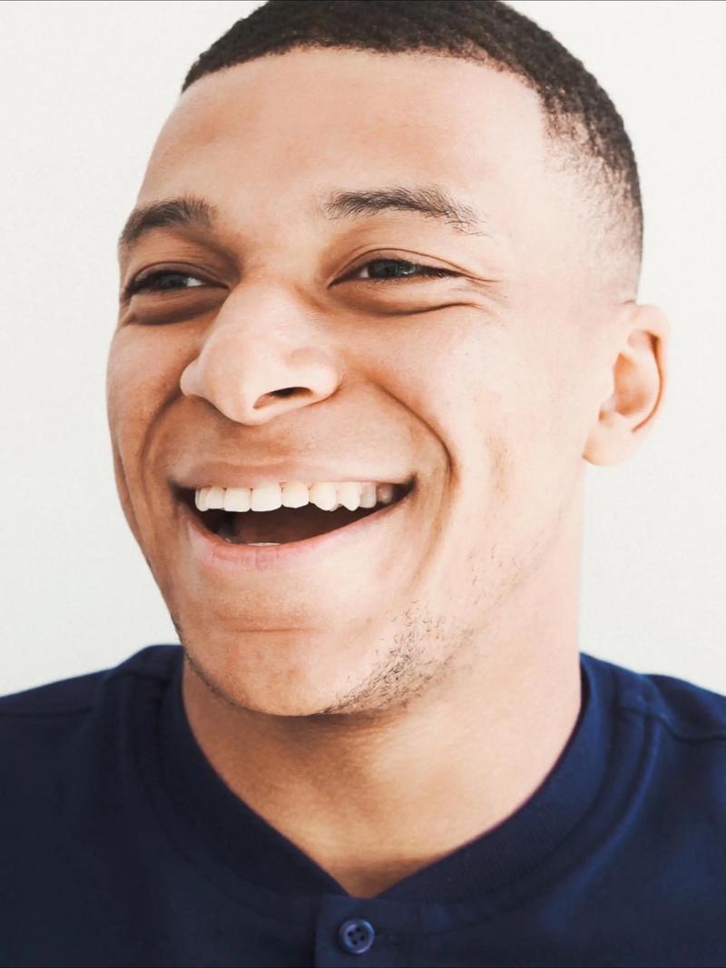 皇家马德里的阿诺德因伤缺阵两个月，防线危机如何应对？（阿诺德伤停两月，皇家马德里后防危机如何化解？）