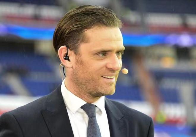 记者：曼联和切尔西有意桑德兰中场萨迪基，蓝军已经询价（记者：切尔西已询价桑德兰中场萨迪基，曼联也在关注）