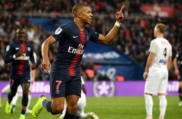 体图：种种迹象表明埃姆雷-詹将会与多特蒙德续约并留队（体图：多重迹象显示埃姆雷-詹将与多特续约并继续留队）